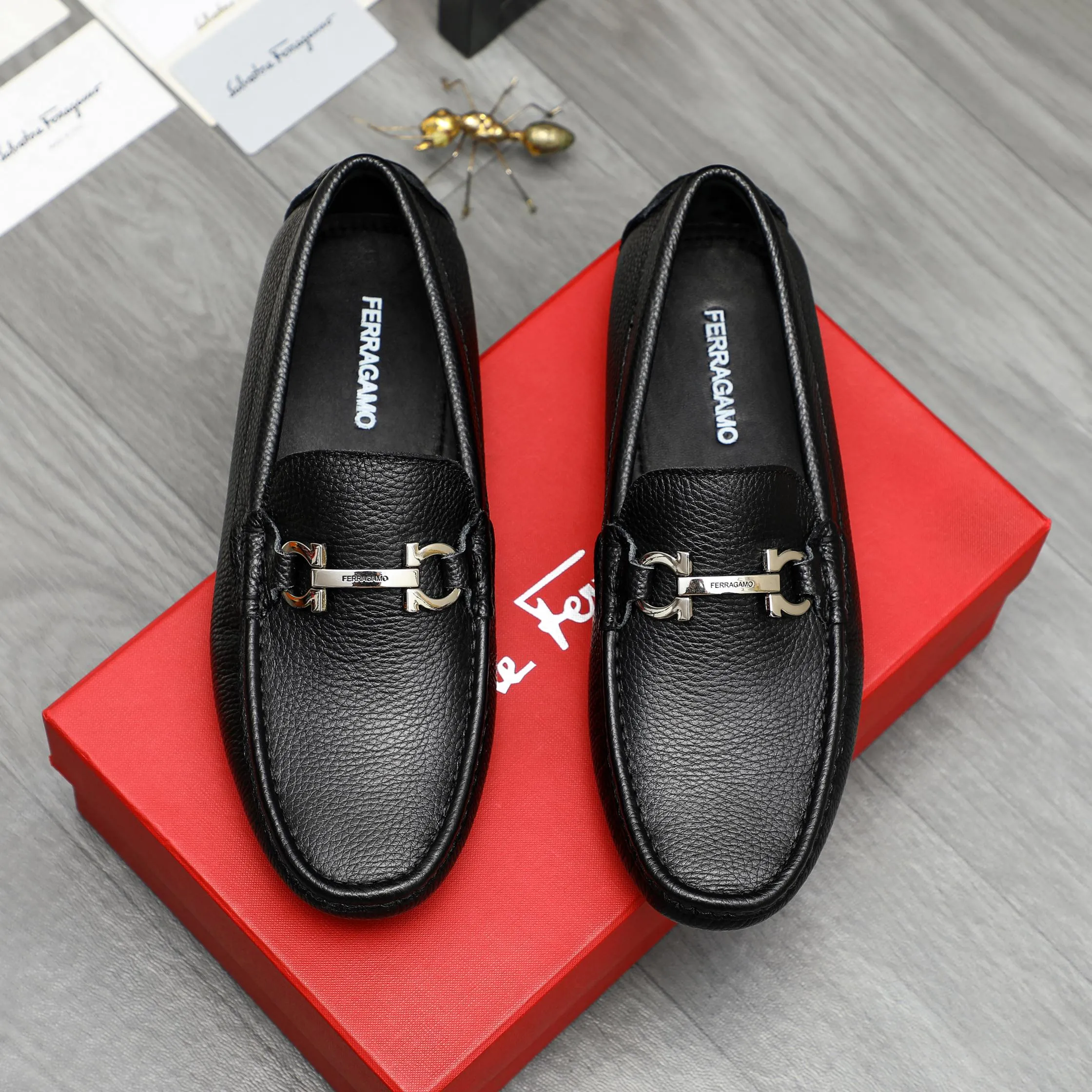 Men's shoes 💰420 Product trademark: Ferragamo "Ferragamo" business casual slip-on shoes Regular size: 38-46 (45.46 is custom-made and non-returnable) Product materials: Selected pebbled cowhide upper, sheepskin lining, original rubber outsole